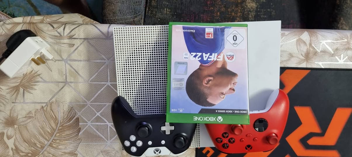 السلام عليكم اكس بوكس ون اس ذاكرة 512 جهاز نضيف كلش مفتوح للتنضيف فقط كامل ملحقات ويا جوستكات 2 اصليات الجهاز متروس العاب مملوكه بي اكثر من 50 لعبه + قرص فيفا
السعر 160 قفل قفل او مراوس ب ايفون مكاني بغداد الطوبجي ماعندي توصيل الرقم ***********
