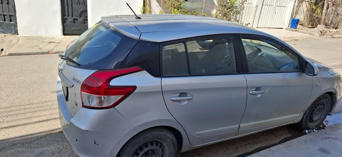 تويتا يارس ٢٠١٥  سياريكی بی مه سروفه ماوه ی ٩ ساله له كنه خؤمه سووباس بؤ خوا سه نه وی ره قه می نويه ٤ پارچه ي لای سياقی به س په م په سعر 105 وه ره قه و معامله شي تيدايه وه به ناوی خؤمانه بؤ زانياری زياتر په يوه ندی بكه ن به ***********. شوين هه ولير
