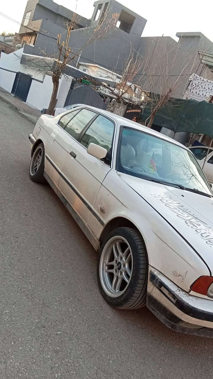 بیئیم بۆفرۆشت مودیل 1993 بەشەرتی گێرو مەکینە بەشەرتی ئاڕمو ئەولیات ئاڕمی بلاستی هەولێرە بەس بەشەرتی غرامە نایدەم  سەیارەکە زۆر جواو پاکە سعر 38 گەلاو مەعامەلا  شوین سلێمانی  
***********
