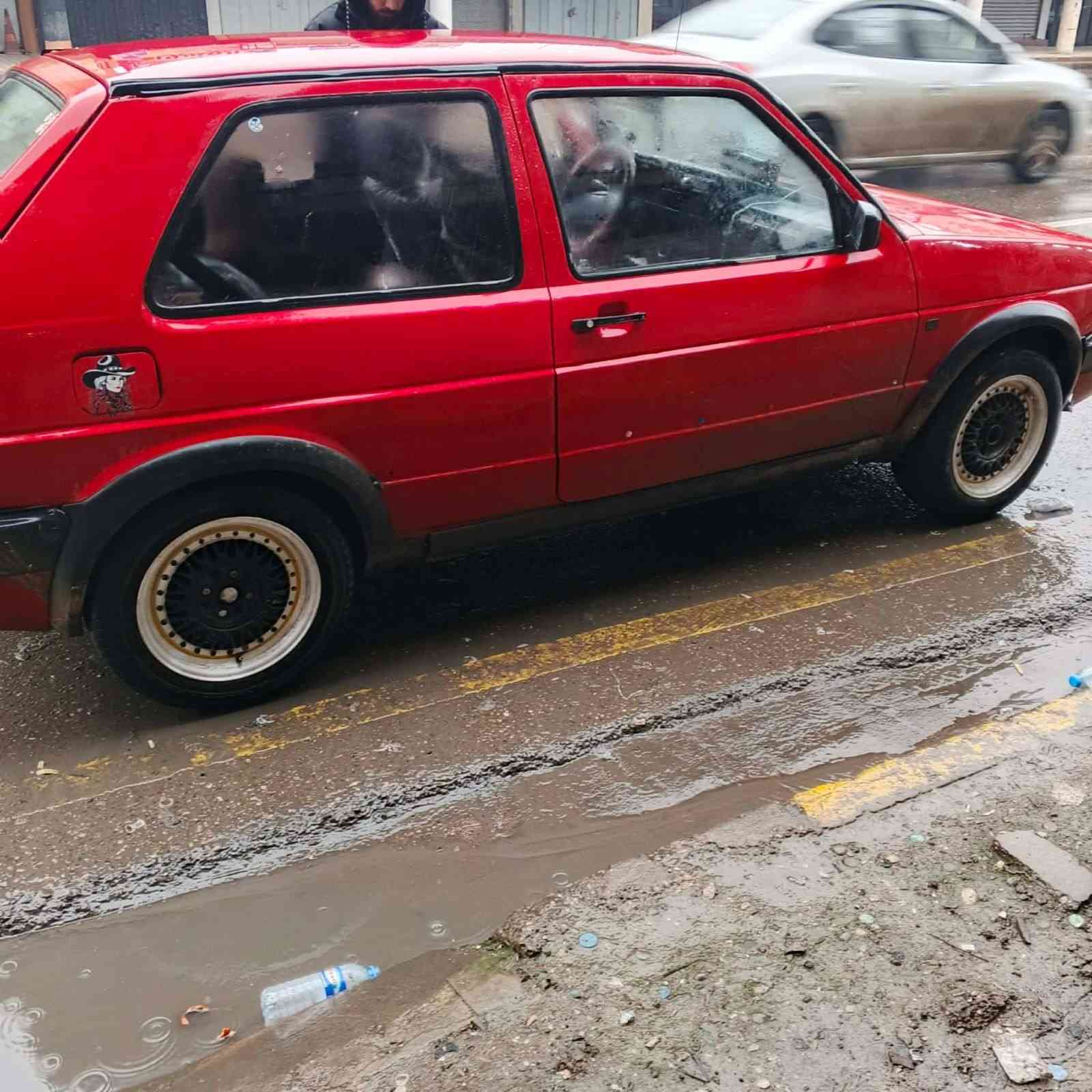 السلام عليكم للبيع سياره جولف موديل 89 مصبوغه جماليه الماكينه شرط 
الكير شرط سياره تكباب سياره جاهزه ما تصرف عليها اربع دينار رقم انجليزي نينوى  ***********
