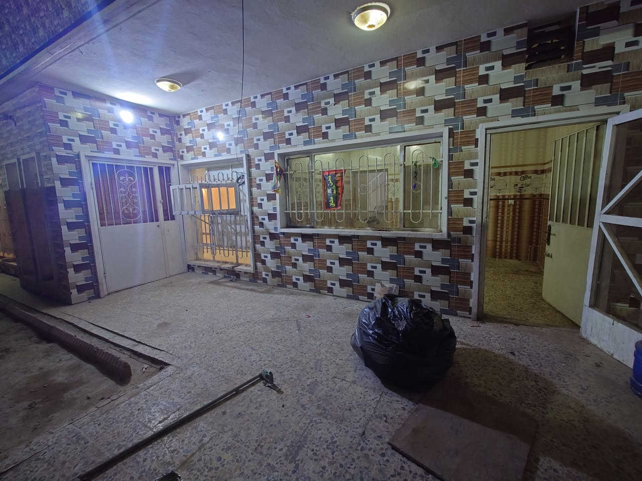 دار للبيع  150م
واجهة 12 نزال 12ونص
سند مستقل  طابق واحد
يتكون من كلدور + هول+ استقبال +غرفة نوم+ مطبخ ومخزن +ساحة درج وصحيات ومنور+بيتونه كبيرة تصلح مخزن
الموقع شارع الخمسين دار قبل السدة
السعر 210 قابل للتفاوض
***********
