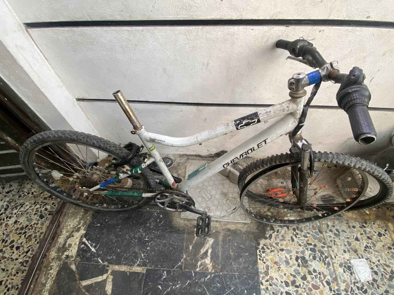 سلام عليكم بايسكل جمسي بي نقص جوب امامي وايرات الكيوره امامي خلفي ونقص واير بريك السعر قيم وخذ مكاني بغداد الدوره وهذا رقمي ***********
