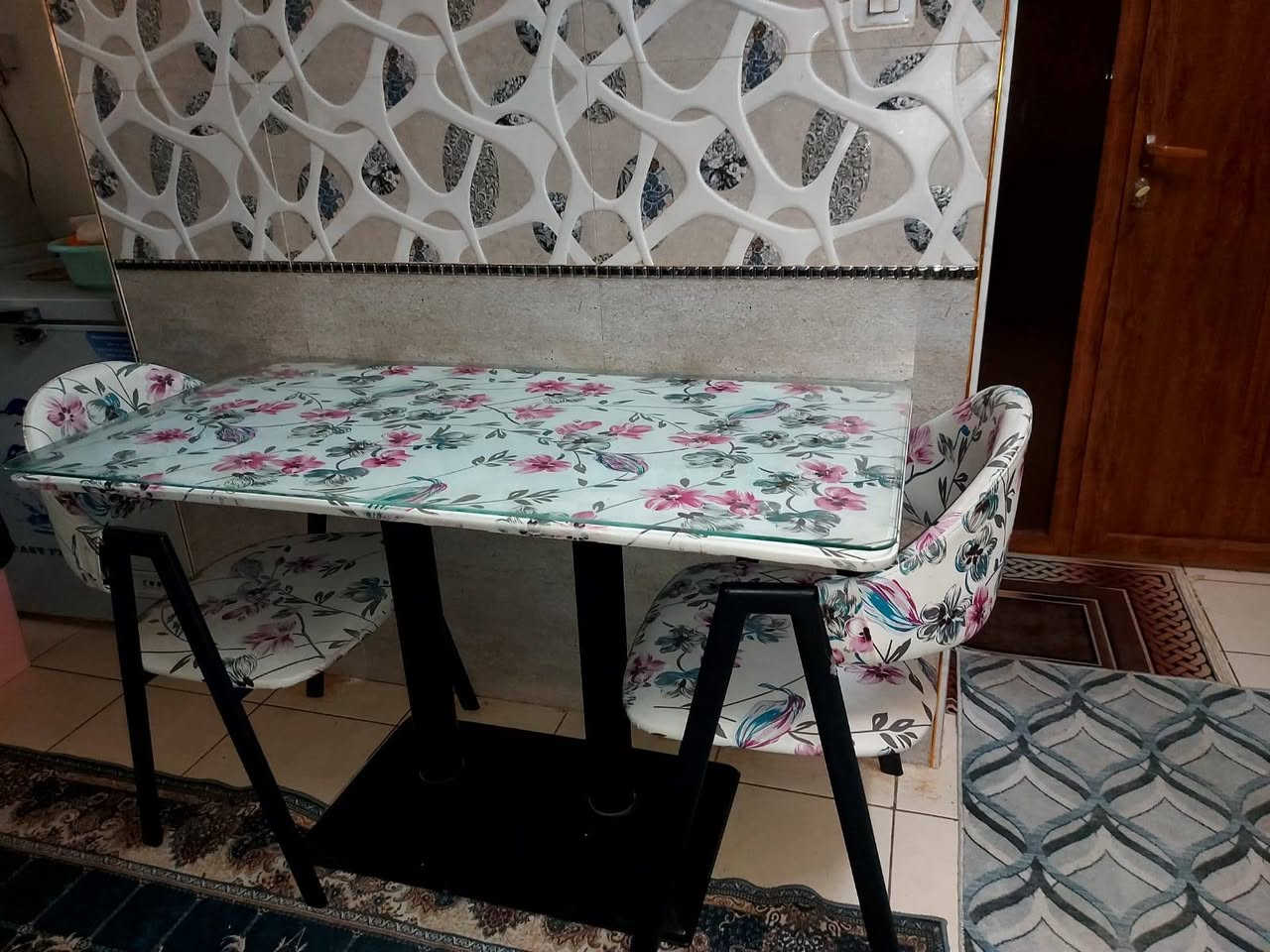 ميز طعام للبيع نظيف كلش بس ٢ كراسي وياه


**إذا كنت صاحب هذا الإعلان وتريد حذفه لأي سبب، رجاءا أرسل رسالة إلى الدعم الفني**