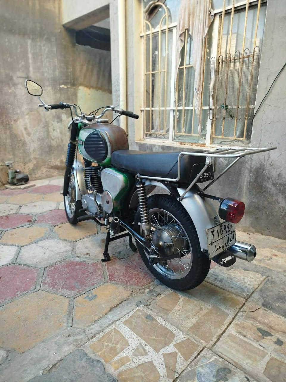 السلام عليكم من رخصه مدير الكروب مطور للبيع 81 مطور خير من الله تعمير جديد رقم وسنويه بدون راعي سايس ٢ مكان نجف***********
