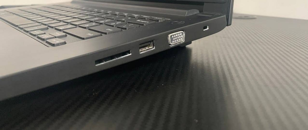 بسعر 270 الف فقط 🔥🩵
‏‏لابتوب dell نظيف جدا، مناسب للدراسة والتصميم والبرمجة والبحوث وكافة الاعمال المكتبية بشكل سلسل جدا 🩵 وايضا سريع بالالعاب وينطيك سلاسة حلوه✨
‏
‏المواصفات التقنية ...
‏المعالج / Core i5 6200U جيل سادس 
‏كرت شاشة خارجي / Nvidia Geforce 920M 2GB 
‏كرت شاشة داخلي / Intel HD GRAPHICS 520 4GB 
‏الرام / 8GB  
‏التخزين / 256GB SSD 
‏الشاشة / 14.1 INCH HD
‏الكيبورد ضوئي ✨

‏ملحقاته كاملة
‏- شاحنته الاصلية
‏- ماوس
‏- ماوس باد
‏- حقيبة جديدة
‏
‏السعر  270 الف / ضمان 10 ايام استبدال في حال وجود اي خلل او مشكلة 
‏يتوفر عندي توصيل كل العراق
‏متواجد ماسنجر
‏واتساب / ***********
