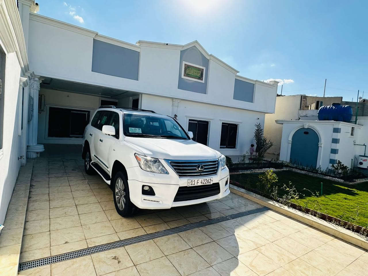 سلام عليكم لكزز البيع موديل 2011
سياره كفاله عامه عده الباب الخلق صدر 
السعر 308 وبها مجال جدن قليل ماكو هيج سعر وكفاله مواصفات وبريم بل خير الصير من نصيبه
صبغ ونص الجاملق الخلفي فقط 
شرط تراي زيرو وضع شركه 
سياره بريم اصل 
معروفه موصفات الكزز 
العنوان بغداد 
***********
