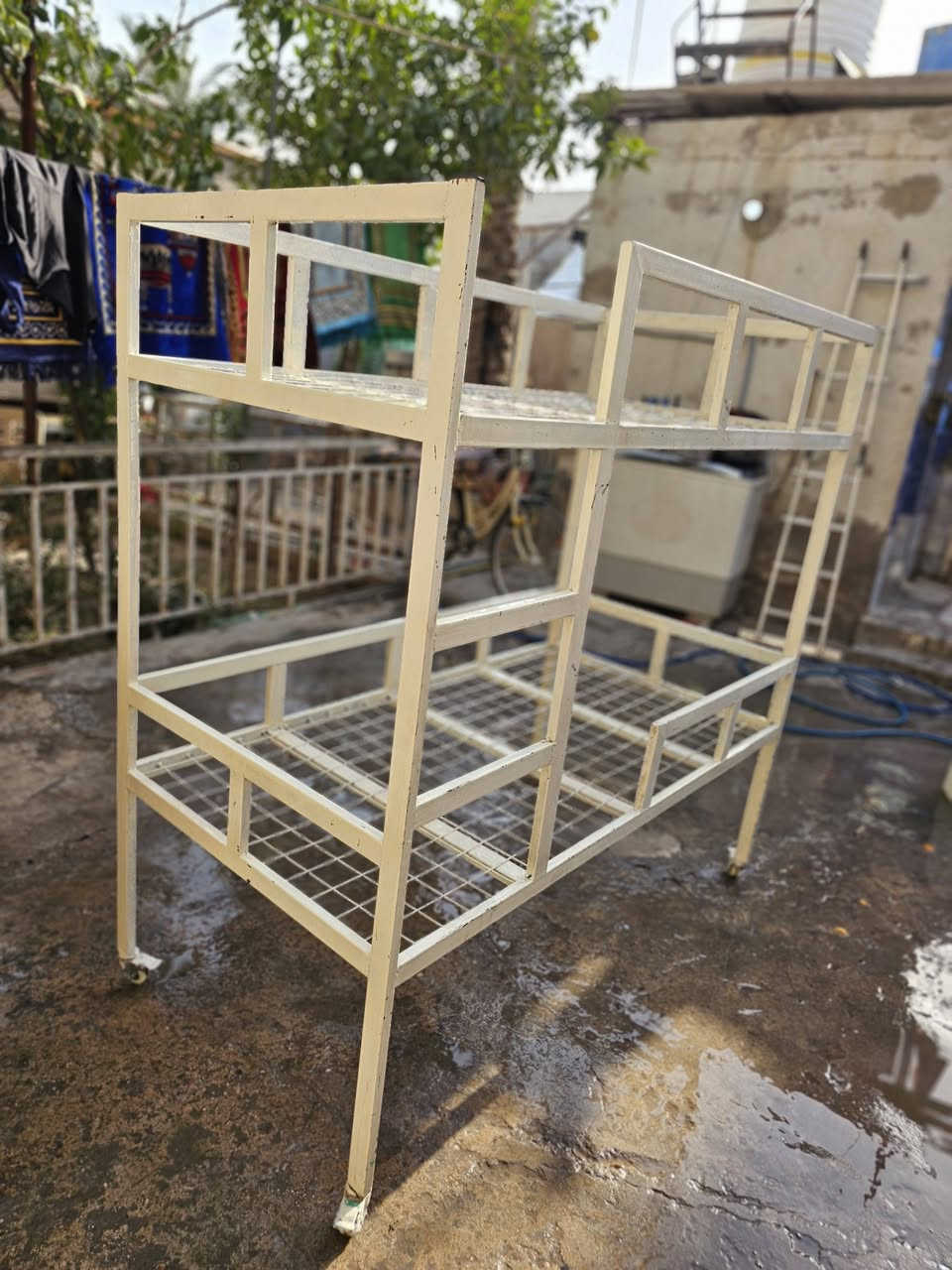 السلام عليكم
جرباية اطفال تصير مال كبار هم للبيع ام النفرين طابقين تفصال شغل درجه اولى مشتغلينها بالبيت متحركة بيها تايرات 
قياساتها 
عرض ٨٠ سم ارتفاع ١٦٠ سم طول ١٥٥ سم
سعرها 100 الف وبيها مجال
مكانها بغداد مدينة الصدر 
***********
