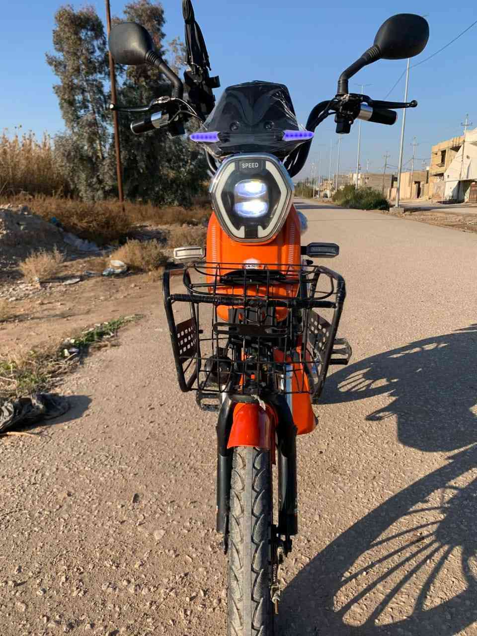 السلام عليكم دراجات شحن للبيع الحمره ٥ بطاريات ع الفحص ٤ نمر بلوتوث كارت سويج عدد ٢ سرعه ٦٠ نقصها دكمه لايت امامي وكتف اشاره والبرتقاليه ٤ بطاريات نضاف و ع الفحص نقصها هورن تريد نقد او قسط بس اذا قسط اهم شي ثقه السعر خاص *********** بي واتساب مكاني الحصوه
