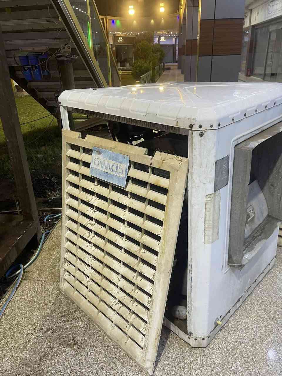 مبرده للبيع
حجم3400
سرعتين شغال مابي عيب
الهوا كلش زينه وبارده
السعر=100الف بي مجال قليل 
الكراتين مالته جديد فقط طرف واحد قديم


**إذا كنت صاحب هذا الإعلان وتريد حذفه لأي سبب، رجاءا أرسل رسالة إلى الدعم الفني**