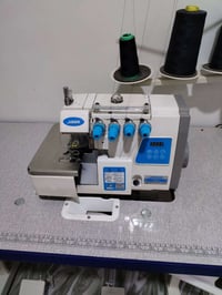 مكينه خياطه اوفر جديده استخدام اقل من شهر سعرها ب ٣٢٥ الرقم للتواصل ٠٧...