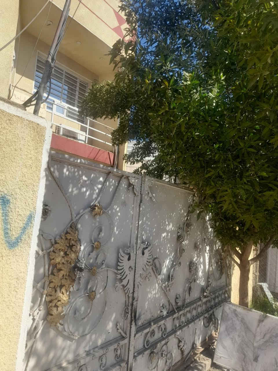 الادمن موافقه ( الله الرزاق ) 

دار مساحة ١٠٠ م طابقين في كفائات السيدية 
صالة + هول + خدمات + مطبخ + ٣ نوم 
على الشارع العام مباشر 
السند ١١٧ 
السعر ١٧٠ مليون مع مجال بسيط 
للاستفسار يرجى التواصل واتساب على الرقم ( *********** ) لتزويدكم اللوكيشن والتفاصيل الباقية
