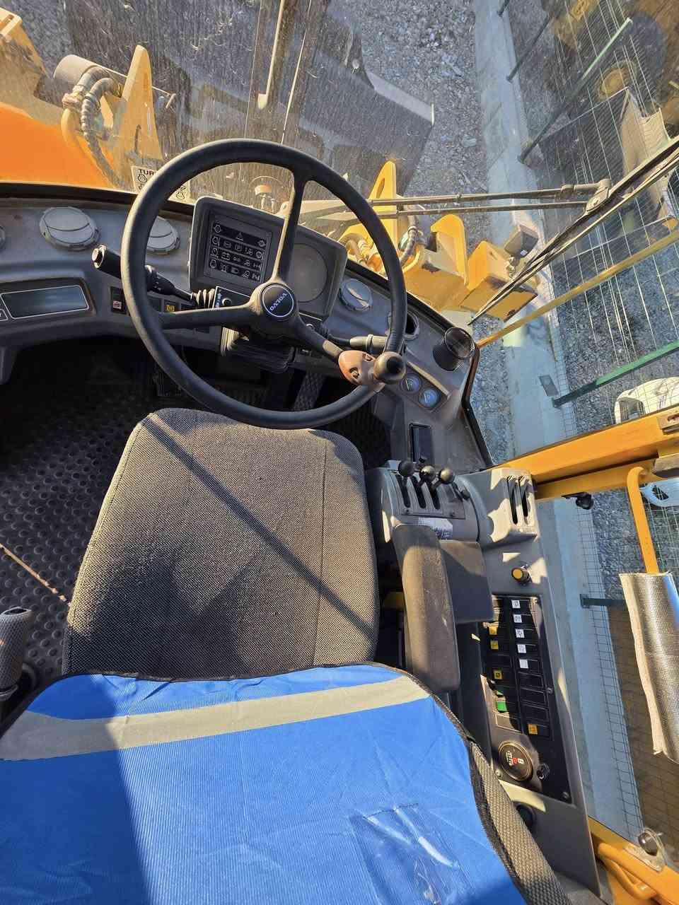 للبيع - بۆ فرۆشتن  دخول جدید بصرا
———————
شفل : VOLVO
حجم : L90C
—————————
بۆ زانیاری زیاتر پەیوەندی بکەن بەم ژمارە تەلەفۆنە 

***********
***********
