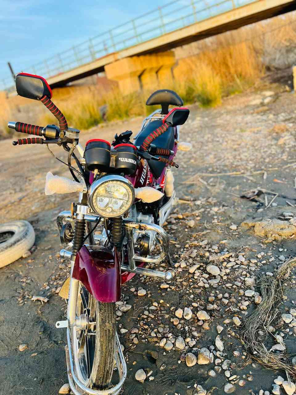 سلام عليكم ماطور هايوشه للبيع لون ماروني2023 الموطور بعده ع وضع الشركه ماشي 8000 كهربائياته كله شغاله وشرط ممودوده عليه سبانه تايره الخلفي بعده مال شركه وسعر خاص و عل رقم ***********ادمن لحب
