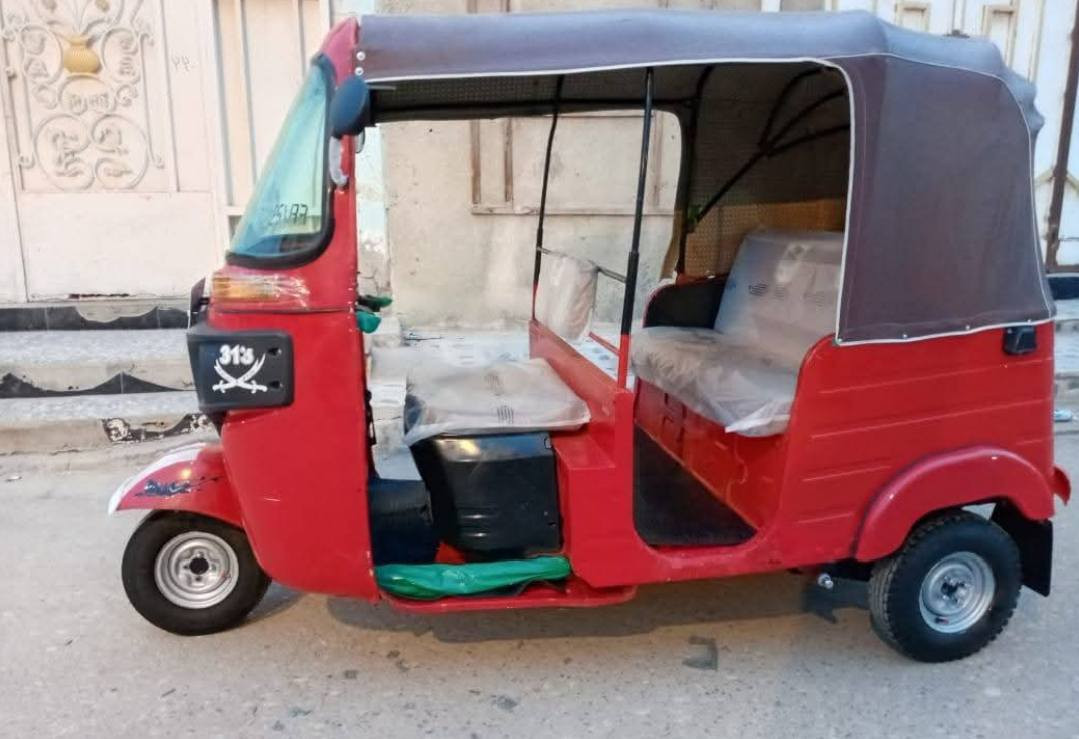 السلام عليكم تكتك للبيع مديل 2020 بية ضفيرة محتركة وبعد ماشغلتة ويرالدة ترتيبات لان متروكة مكاني البصرة الجزيرة السعر 4000 و بية مجال رقم الهاتف ***********
