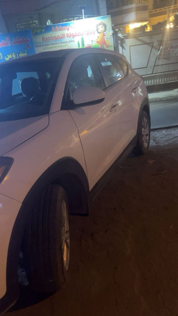 � هيونداي توسان 2021 – وارد أمريكي
🔹 الحادث: جام لغ + بنيد، وتمت الصيانة بالكامل ورجعت مثل الوكالة
🔹 الممشى: 20 ألف ميل فقط
🔹 السيارة منصوبة ونظيفة جدًا، شغل شركة
🔹 الفحص: على القياس

⚙️ المواصفات:

 • محرك GDI 2000
 • داخلية لونين أسود + بيج
 • تحكمات ستيرن
 • شاشة لمس
 • كاميرا خلفية دوّارة
 • 3 أنظمة قيادة
 • نظام صعود المنحدرات
 • هاند بريك دگمة
 • فور ويل (دفع رباعي)
 • تخم داير جديد
 • بطارية جديدة
 • منظومة بنزين كاملة
 • السيارة تشغل وتطلع بدون أي مشاكل
 • نقص واحد فقط
 • أدما كاملة

💰 السعر: 165
🤝 البيع مجال

📄 التسجيل:

 • رقم بغداد (إنكليزي)
 • باسمي
 • الموقع: بغداد – البلديات

📞 رقم الهاتف:
***********
