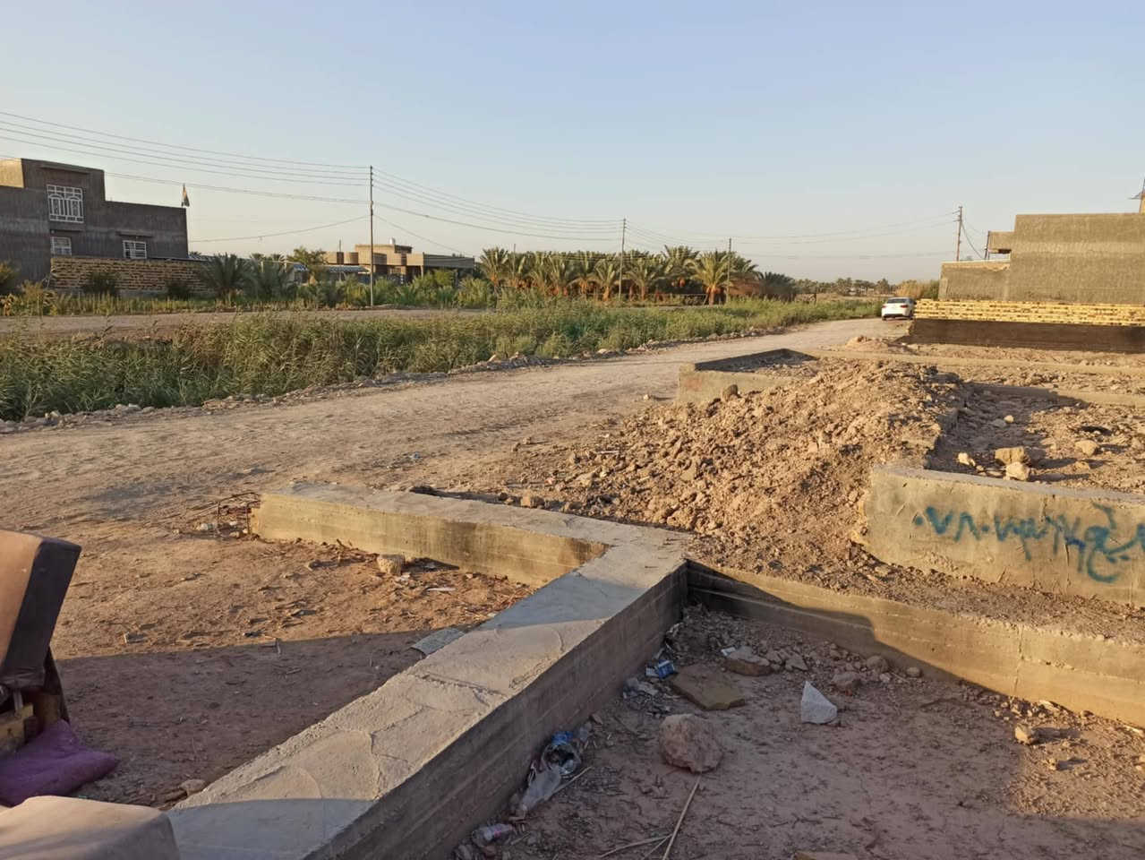 سلام عليكم  قطعه ارض للبيع    مع رباط 200م شغل درجة أولى خريطه مرتبه طابو زراعي سند ٢٥ تحويل مباشر      حي النصر قرب الساده البو خطه النزله الثانيه وجهه على البزل سنتر كدامها شارع سايدين أكثر من 20متر     للاستفسار عن سعر أو باقي تفصيل أتصل عله رقم.                      ***********  📞                 سعر مرتب اخوان
