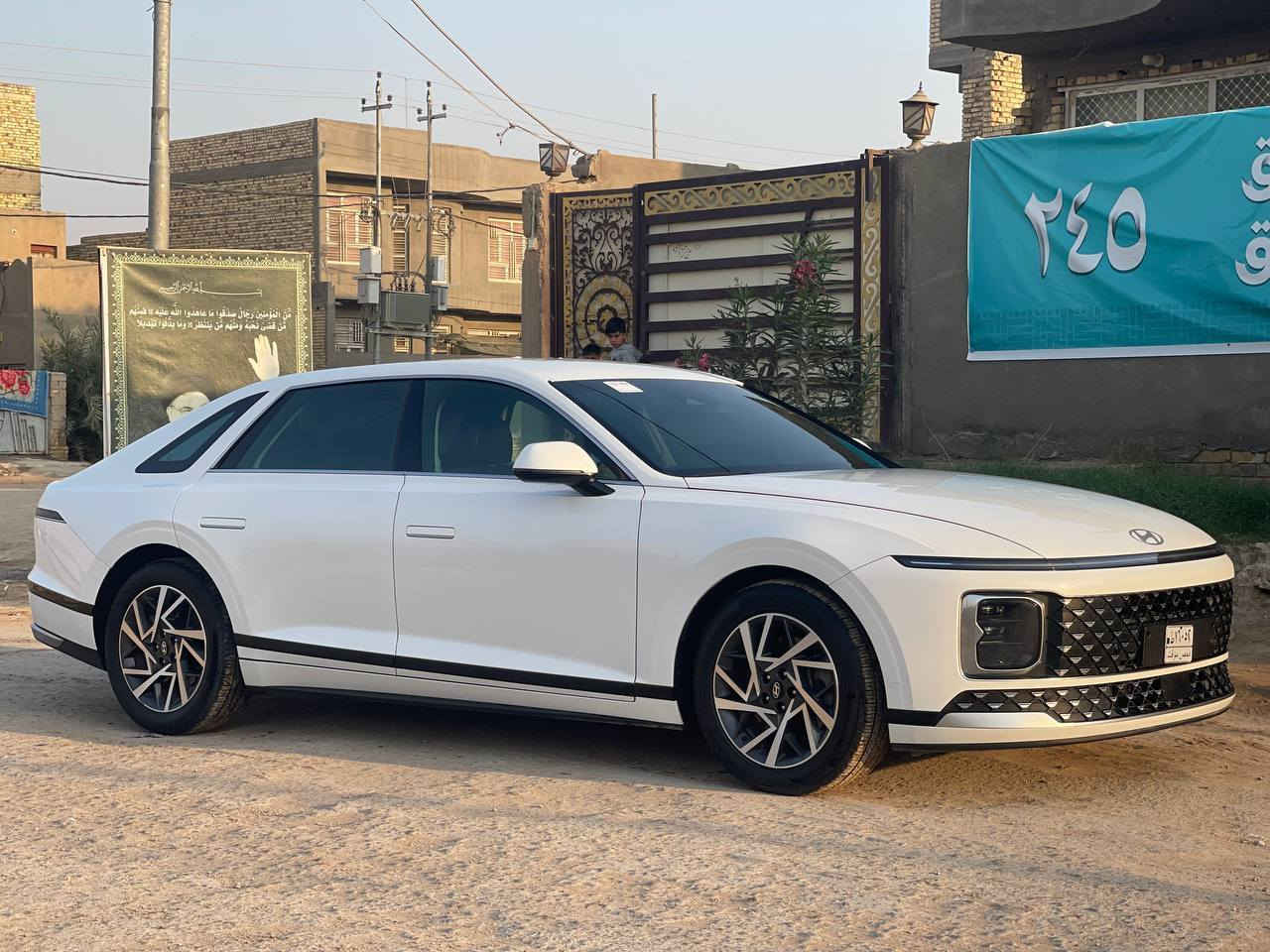 للبيع – هيونداي أزيرا موديل 2023 دخول 
جديد كفالة عامة

محرك 6 سلندر ٣٥٠٠ 

كير أوتوماتيك مع وضعيات قيادة متعددة

شاشة كبيرة 

كراسي جلد كهربائية مع تبريد وتدفئة

نظام نقاط عمياء + رادار أمامي

مثبت سرعة + تحكم ستيرن كهربائي

دخول بصمة + تشغيل بصمة
تشغبل عن بعد

نظام بلوتوث + USB 

لون أبيض – وارد كوري

دخول جديد بدون رقم

السيارة تترقم بجميع المحافظات عدا الإقليم

كفالة عامة بدون أضرار

السيارة بوضع الوكالة

التفاصيل ***********
