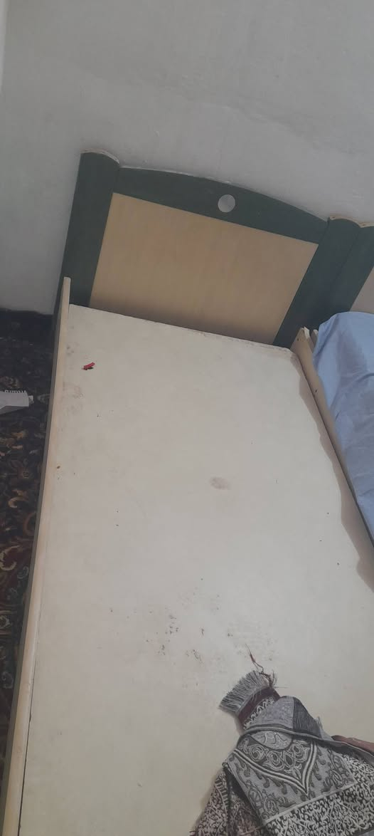 غرفه شبابية سريرين هي ٥ قطع
تخم ١٠ نفرات مكان بعقوبة قرب سايلو 
السعر كلهن ب ٢٥٠ مستعجل ع بيعتهن 
***********
يوجد توصيل بأجرة
