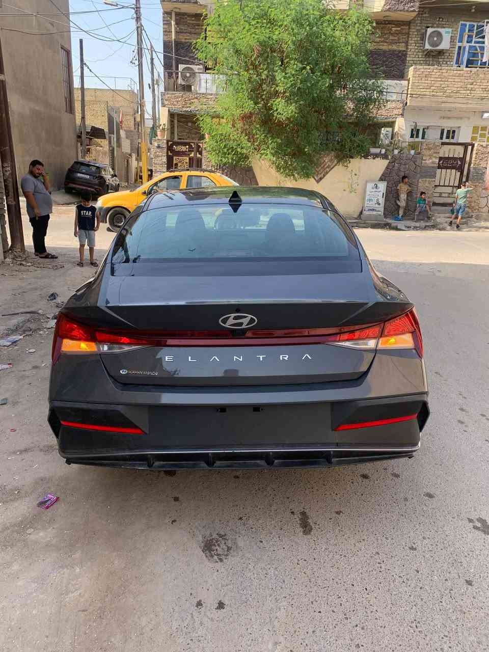 هيونداي النترا وارد امريكي موديل 2024
المواصفات :
بصمة تشغيل + ابواب
تشغيل عن بعد .
شاشة متصلة.
اوتو هولد..
حجم المحرك DOHC 2000.
ثلاث وضعيات قيادة ( نورمل - سبورت - سمارت )
رادار امامي / خلفي امامي.
نقطة عمياء ( حساس مرايا جانبيه ).
دشبول ليد متغير الالوان.
عداد المسافة : 4000 الف كيلومتر .
حادث السيارة بابتين مبدل اصلي امريكي . صور الحادث بالمنشور. 
رقم السيارة : فحص مؤقت / تترقم جميع المحافظات. منفيس بااسمي. 
ايرباك .برده فقط ..
الون سياره .رماديه
موقع السيارة : بغداد / مدينه الصدر 
السعر146$ورقة وبيها مجال قليل 
***********
