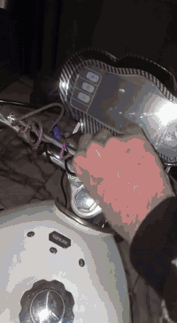 السلام عليكم
سافان سولنك (سكنر) محرك 200 موديل 2025 تشغيل عن بعد عداد الكتروني اوكس بلوتوث  ماشيه 8000 الدراجة جديدة ونظيفة كلش اي نقص مابيه بيه بس اللايت الناصي محترك القلوب واني شادلهه لايت خارجي غير هاي مابيه اي شي  السعر 800 الف بيه مجال بسيط حك الجية مكاني بغداد الحرية للتواصل ***********
