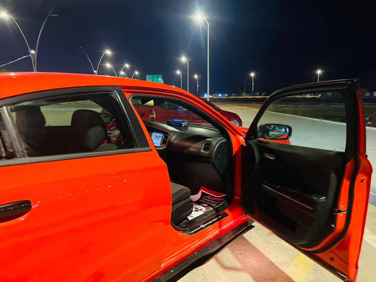 السلام عليكم للبيع السياره مديل ٢٠١٧ اربيل السياره كفاله وراد كندي بيه فقط بارد شبر بلمدكر الخلفي والباب الخلفي السياره جديده لون برتقالي مكينه ٦ سلندر
العنوان بصره 
السعر ٢١٨ وبيه مجال
 ***********
