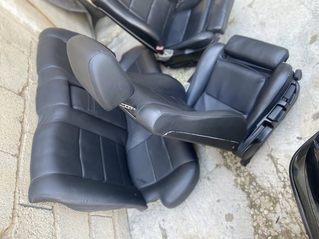 ئەم  کوشن سیاحیە بۆ فرۆشتن
زۆر زۆر خاوێنە )سعري300$ دۆلار
ژمارە موبایل ***********/***********
لە هەولێرە
