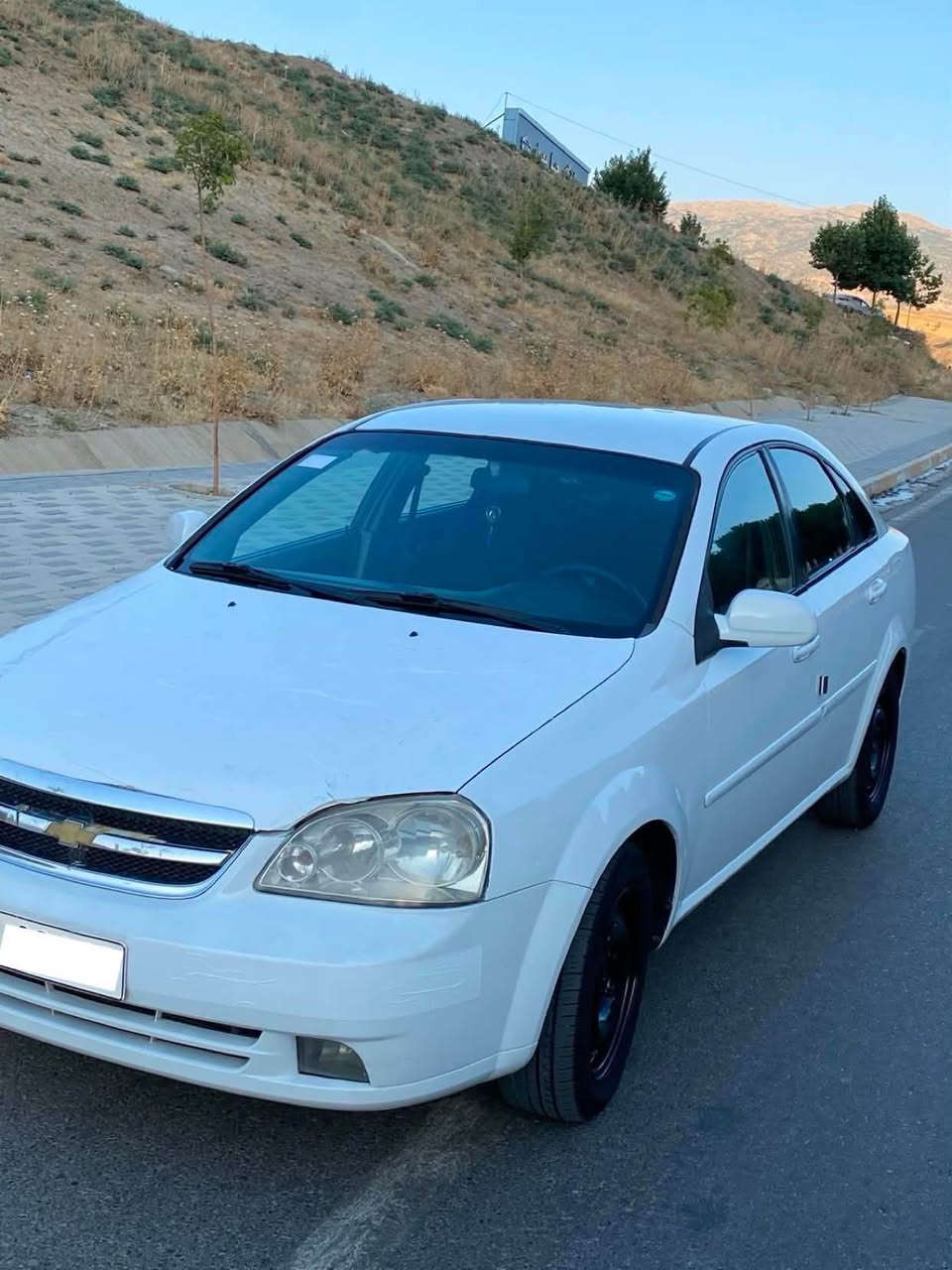 شوفرليت أوپترا مۆدێل ٢٠١٢ بۆ فرۆشتن
گير حادي گيرو مەكينەو تەبريت و 
تەقەو رەقه بەشەرت بي بؤياخ
٢ جي بچوكي كارته
 هيچى ترى نيه سەنەوي تازەيە هەزەي تازەيە
 رەقەمی تازەيه ٤ تايەو ويلى نوێيه 
يەك دينار مەسرەفى نيه مالى دوسته
 دەعامى بودەعامى بەشەرت نمونەيه 
لەجوانى مەكينەى نەكراوەتەوه 
١٧٠ هەزار رويشتوە
ژمارەی موبايلي ***********
شوێن سؤران أربيل, العراق
