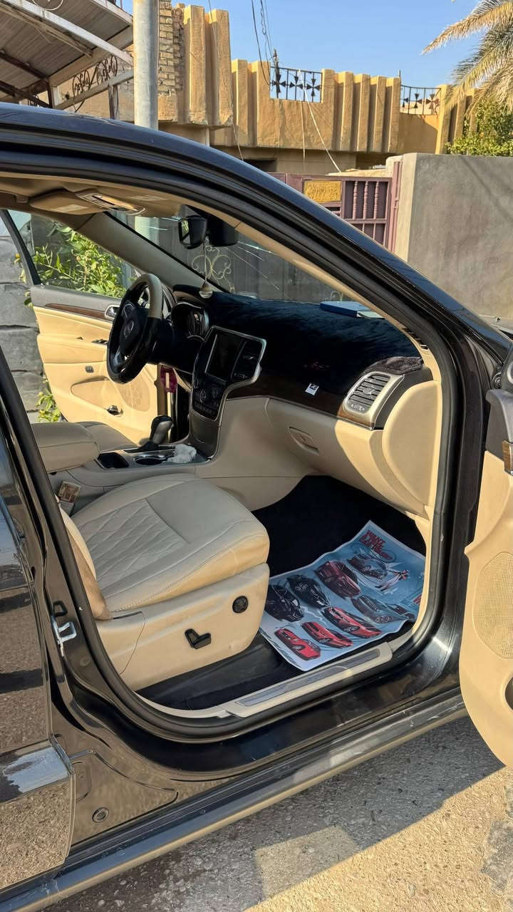 السلام عليكم للبيع جيب لاريدو لون اسود مديل ١٦ وارد أمريكي لمتد.        ٦سلند ضررها موضح في السونار فتحه في السقف كشنات كهربائية تحكم ستيرن صندوك كهربائي تخم تاير جديد سياره بسمي السعر ٢٠١٠ وبيها مجال مكان ديالى رقم *********** والشراي يتصل ويدلل
