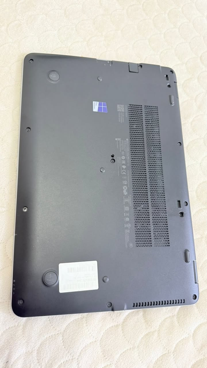 السلام عليكم لابتوب للبيع..
رام ٤ كيكا قابل للتطوير
هارد ٢٥٦ قابل للتطوير
سيم كارت + دبل ماوس
شاشة حجم ١٥.٥ + كاميرا بالشاشة
 كارت شاشة ٢ كيكا
 حاسبة نظافة ٩٠٪


**إذا كنت صاحب هذا الإعلان وتريد حذفه لأي سبب، رجاءا أرسل رسالة إلى الدعم الفني**