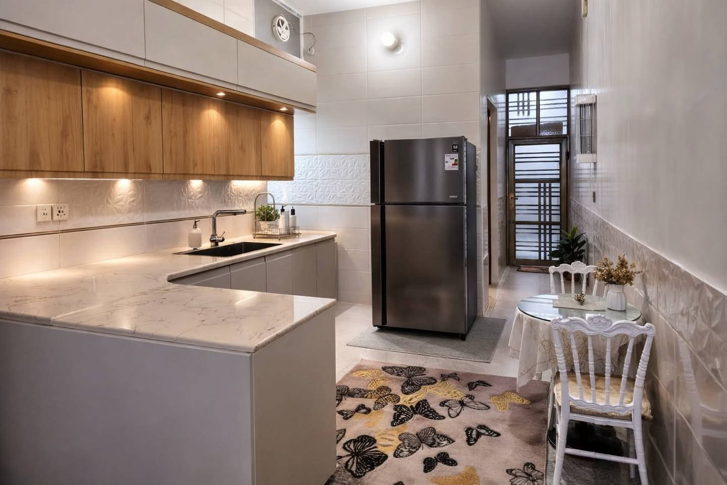 دار للبيع 
الموقع: منطقة الـ 50 ألف، شارع المجمعات
📌 خلف مدرسة اليقين الأهلية – خلف التجاري
📐 المساحة: 100 متر
🏠 الطابق: طابق واحد
🧱 البناء: جناي كامل
✨ موقع ممتاز وقريب من جميع الخدمات
📞 للاستفسار: ***********
