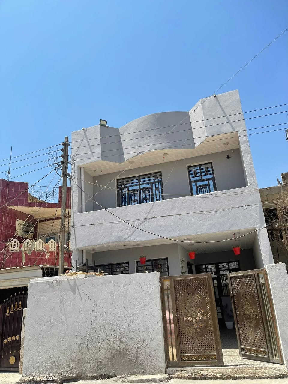 بيت في بغداد حي العامل  الجنابات قرب فران السجاد فرع سواق فادي مساحة 130 البيع 3 طوابق بي 5 غرف نوم ***********
