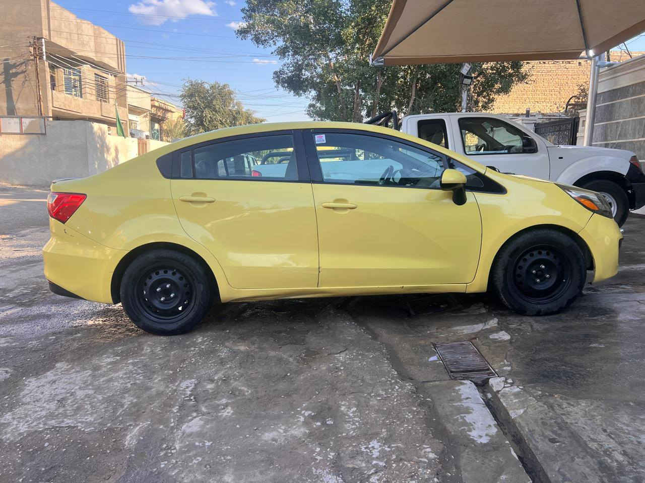 السلام عليكم كيا ريوو ليموني خصوصي بلادي 2016
كير ومكينه كفاله لاتنقيص ولا تبخير 
تبريد ثلج 
كهربائياة كلها شغاله 
غرفه بيجي الجام كهربائي
سنويه 2031
رقم جديد هزه جديده
حادث جاملغ وبنيد وكو تصليح بلغد
مكاني بغداد البلديات 
السعر 83 والشراي بخدمته
سياره جديده 
***********
