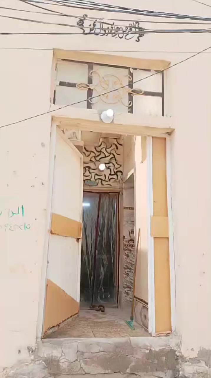 دار مساحه ٥٠م طابقين طابو صرف عگادة نظيف عالي عن الشارع حي الميلاد الحولي فرع مقابل مدرسة ذو الفقار الأهلية يتكون غرفة وصالة ومطبخ وتخاريج طابق ثاني غرفة وصالة وصحيات السعر ٥٥ مليون مع المجال للاستفسار الاتصال على الرقم *********** واتساب ابو مسلم الكعبي او مراجعه مكتب الفرات للعقار الكائن ميلاد مزرعة سيد علي مقابل اعدادية الصباح للبنات @إشارة
