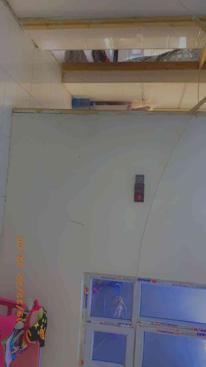 السلام عليكم
دار بضغط الخشب مساحه 150 متر بناء درجه اوله حديث 
عدد الغرف 2 
عدد الصحيات 2 
مطبخ 
استقبال 
صاله 
الدار ينباع مع الأثاث 
استفسار اكثر اتصال ع الرقم 
***********
