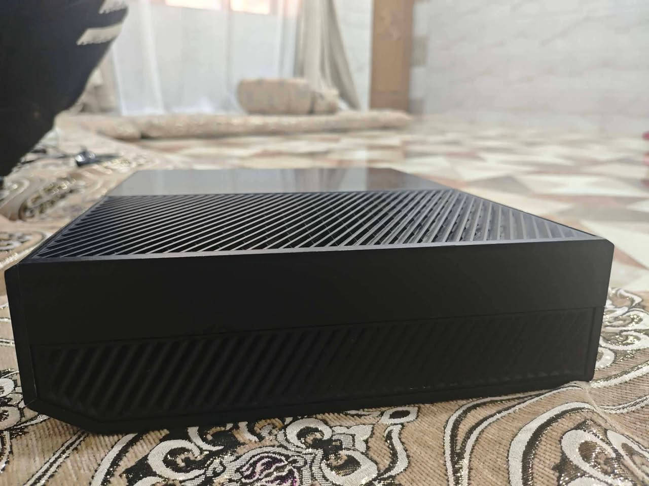 إكس بوكس ون (Xbox One) نظيف للبيع مع كامل ملحقاته.
الملحقات:

​يد إكس بوكس "إليت" الاحترافية (شغالة وعال العال).

​كاميرا ويب + ماوس سلكي.

​الوايرات كاملة (الباور والـ HDMI).

​الجهاز هارد 500 جيجا، شغال 100% وما بيه أي عطل أو مشكلة، وبس بيه الخدوش السطحية العادية مال الموديل الأسود.

​السعر: 150 وبي مجال للطيبين 

الموقع: الموصل (تسليم يد بيد).

​الرقم/ *********** واتساب او خاص فقط
