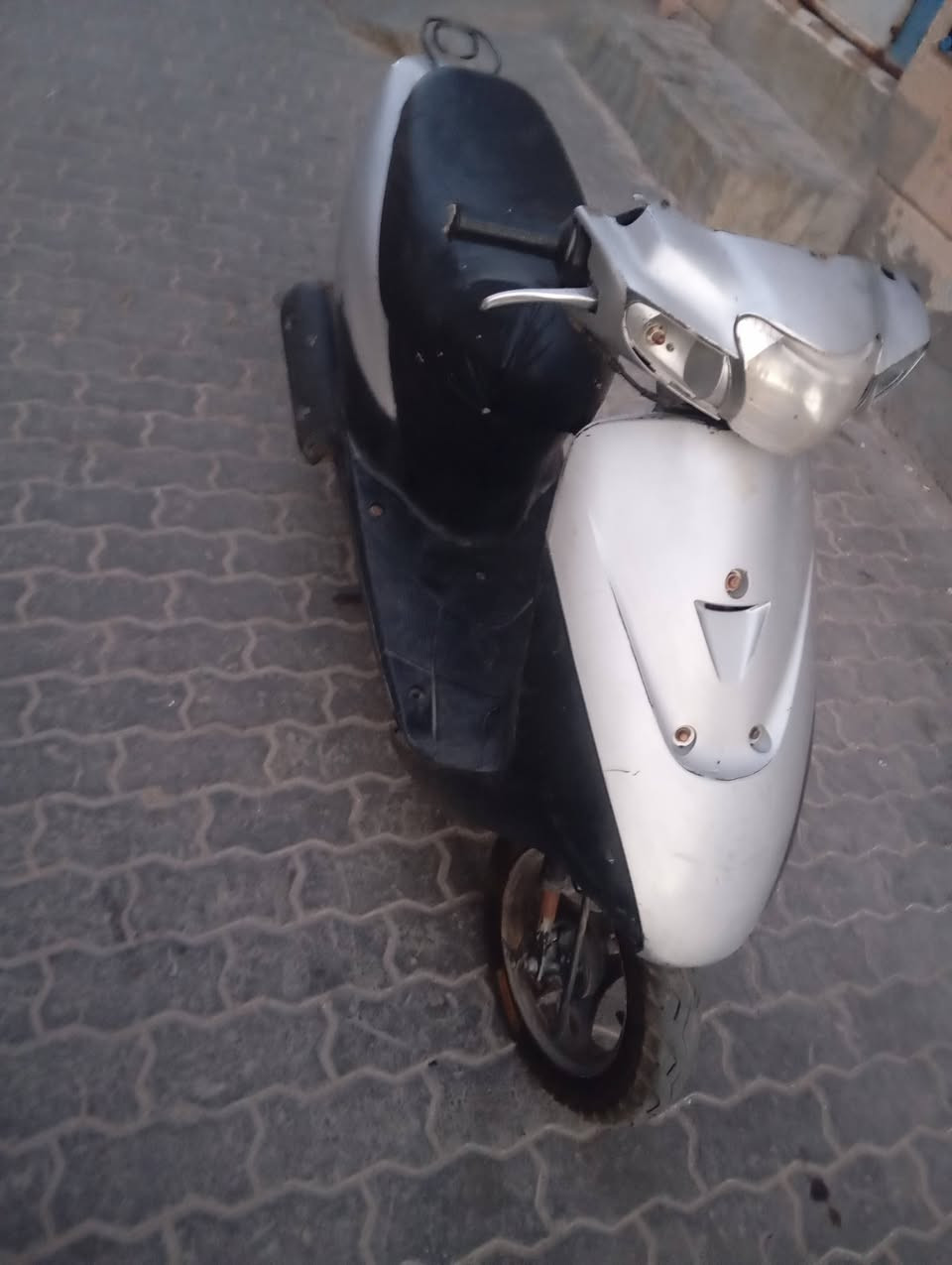 سلام عليكم دراجه زازوكي للبيع طافيه ابيع كوم حديد ما اعرف شني بيها مكان قبله حي الجامعه سعر 100وبيها مجال للشراي رقم الهاتف***********
