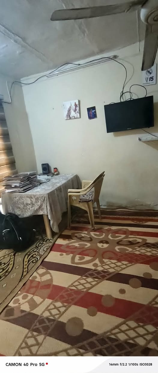 بيت لبيع مدينه الصدر قطاع 20 مساحه 50 متر تكون من غرفتين واستقبال ومطبخ طابقين مسلح سعر 70 وبي مجال قليل رقم ***********
