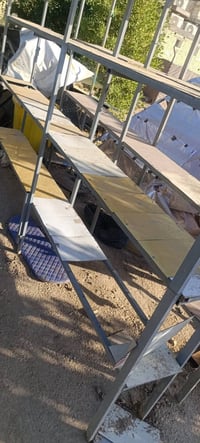 رفوف حديد  عدد 3  طول 3متر/ رتفاع 2ونص / عرض رف 30سم  مستخدمات بسعر من...