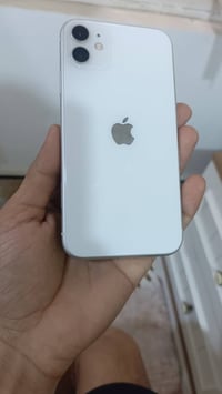 ايفون ١١  عادي جهاز فول نضافه ذاكره ١٢٨ مبدله قطعه وحده الشاشه السعر ٢...