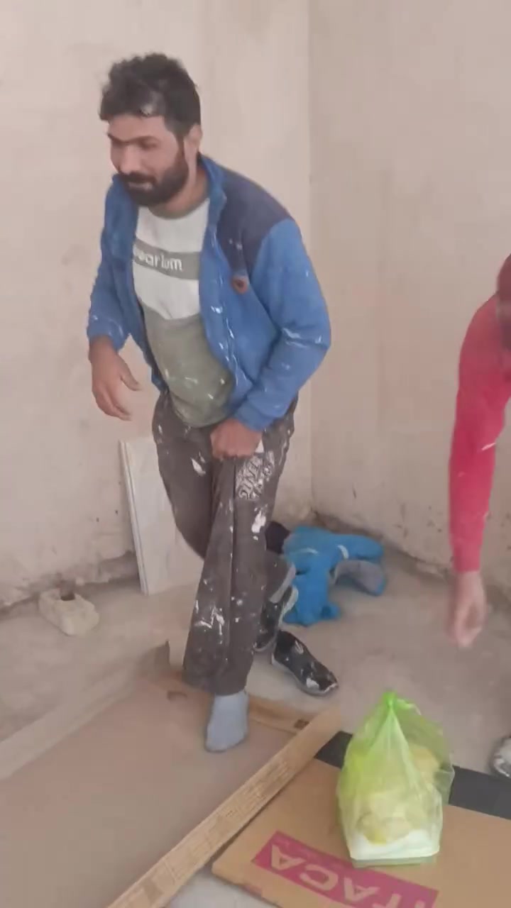 السلام عليكم خلفه سيراميك كاشي بورسلين شغل درجه اولى عل ليزر و الهزاز متفرغ حالين هاتفي *********** بي واتساب
