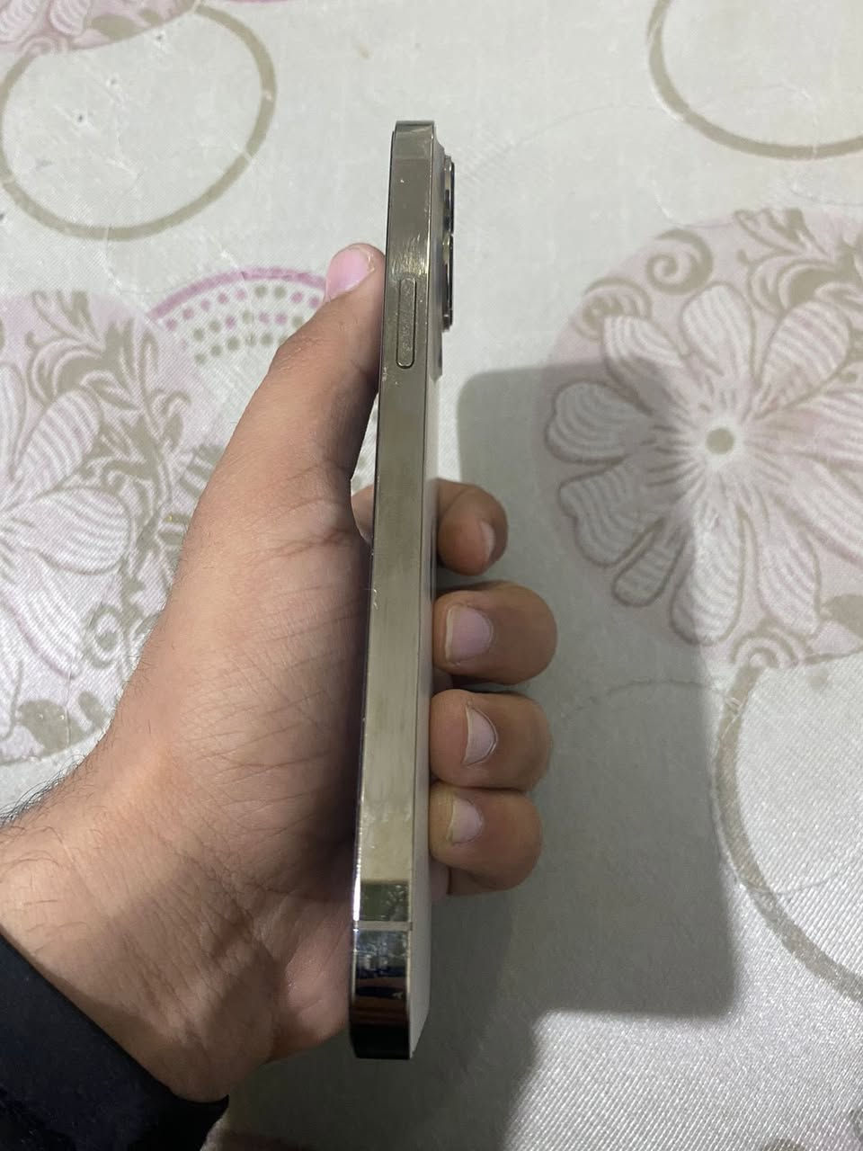 سلام عليكم ١٣برو ماكس شرق اوسط ماستر الجهاز لوك مامفتوح وتر شرط الفحص بطاريه 83 ذاكره ٢٥٦ الجهاز نضيف كلش واستعمال شخصي مكاني نجف 
***********
