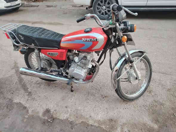 سلام عليكم دراجة نامة للبيع مرفمة وكالملة ومافتوح بيهة اي شي مديل ٢٠٢٣ وكيلهة سيد خلدون ما تواجد خاص اذة رقمي ***********
