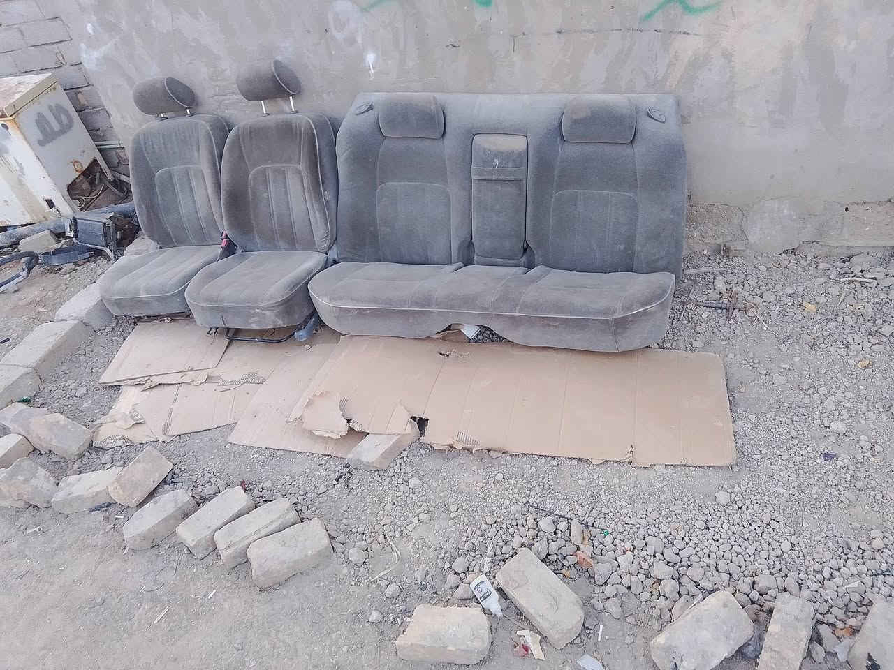 سلام عليكم للبيع سستم مال راس ثور فلات اخضر زيتوني اربع بيبان وجملغات 2 بنيد وصدوك  ودعاميات 2  وبكلايتات خلفيه لايتات ابو عيون جديد كشنات 4 مال راس ثور يرهمن مارك كرسته)) الرقم  ***********) سعره كلهن 250 وبيه مجال
