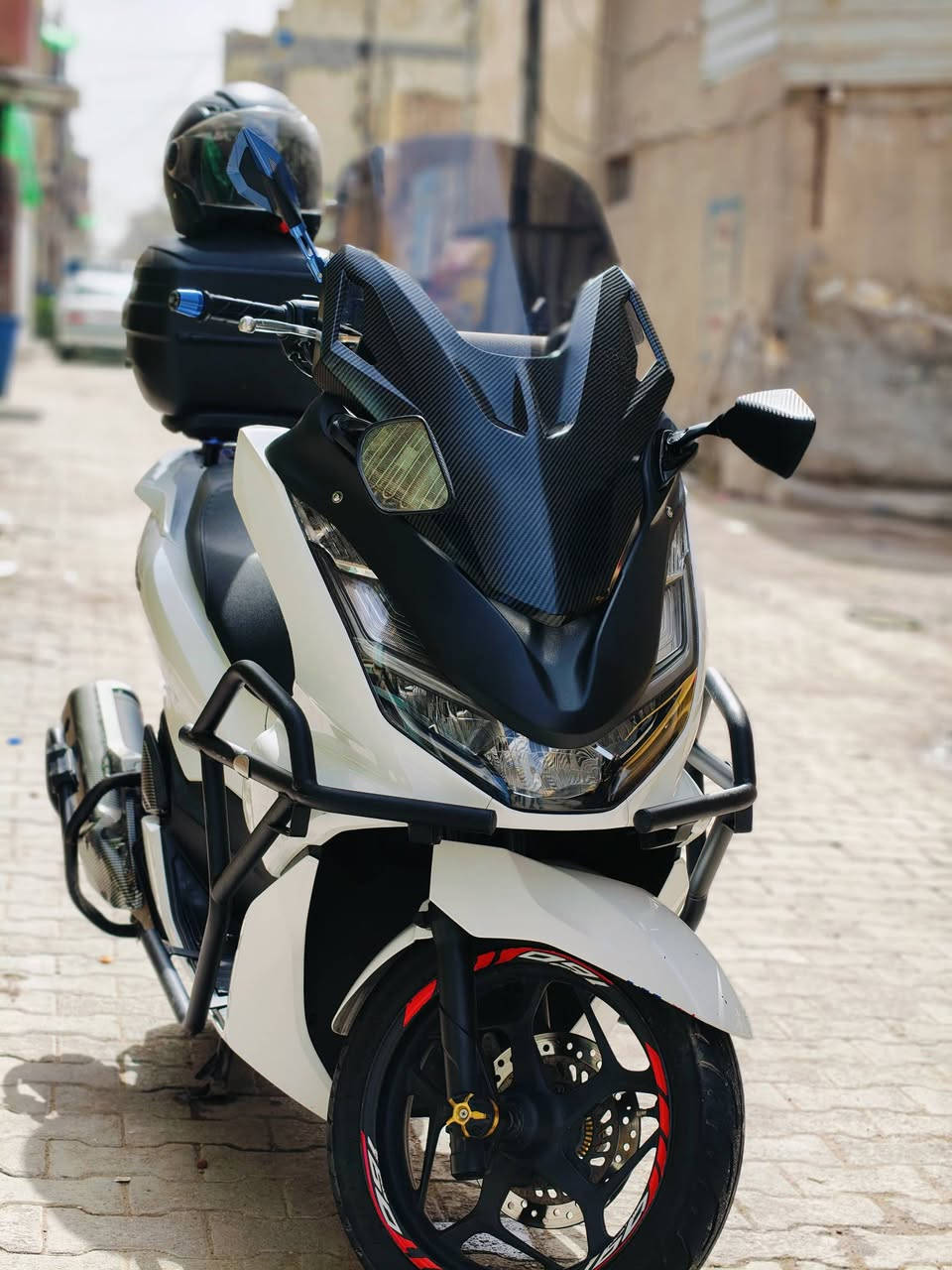 سلام عليكم شباب دراجه للبيع 
ياباني KF اصلي ماشيه ١٦الف يعني زيرو
مكفولة كفالة عامه وبيه تزويد مرتب فول 
مكاني بغداد مدينة الصدر 
رقم ***********
