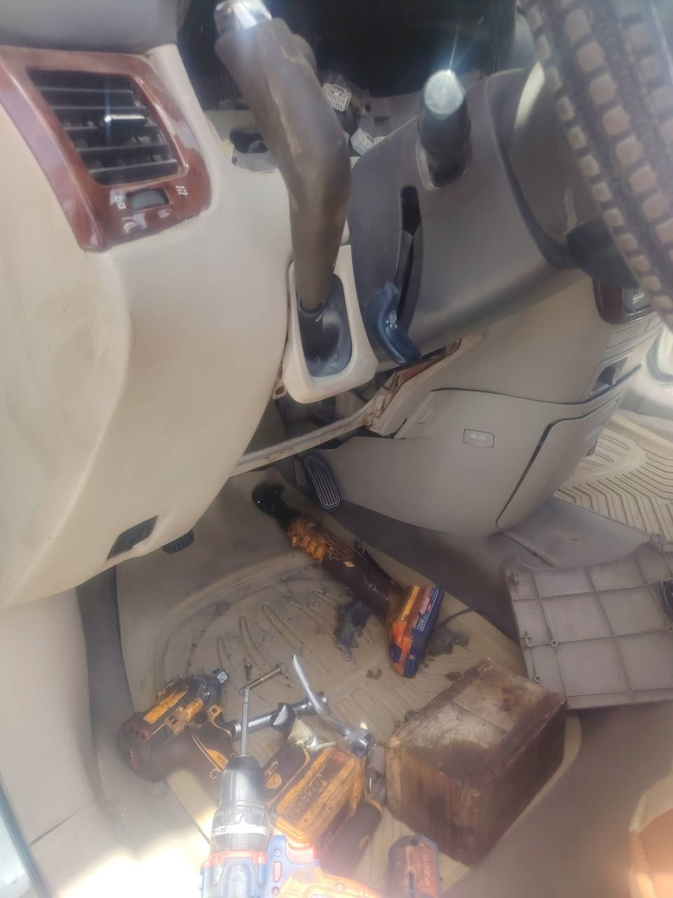 كل سنه ايجلها غاز ممفحوصه عدل تم تبديل فريز امامي وفتح وتنضيف الفريز الخلفي ورشه ابو احمد اللامي ***********
