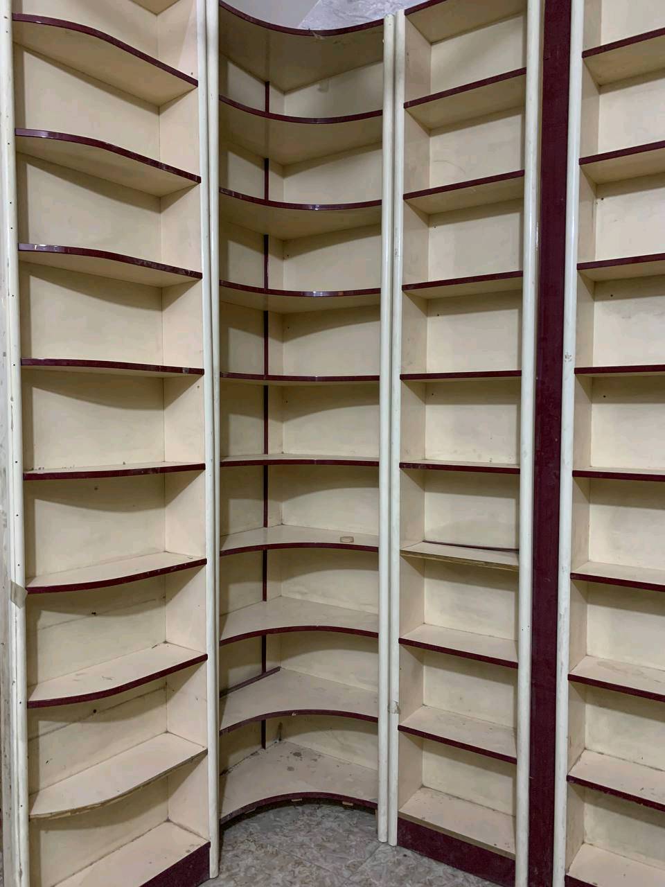 ديكور كوزمتك للبيع نضيف جدا السعر مليون وبي مجال لاستفسار ***********