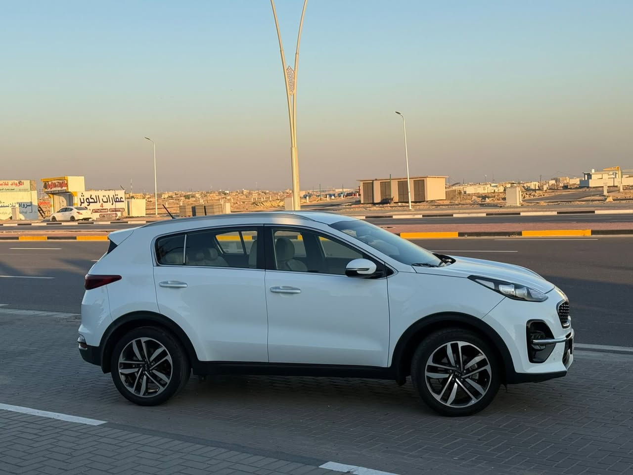 السلام عليكم 
كيا سبورتج 2020 رقم بصره تحويل
سنويه وهزه ورقام جدد (بسمي) 
خليجي. جايه كفاله بلعراق بيها صبغ بنيد فقط بدون يرباك ماشيه 60 كيلو
محرك 2000 دوش. شاشه كامره حساس تحكم ستيرن يدات كروم اشاير بلمري. دوشمة. جاهزه السياره 
مكاني بصره
شراي يخابر

***********
