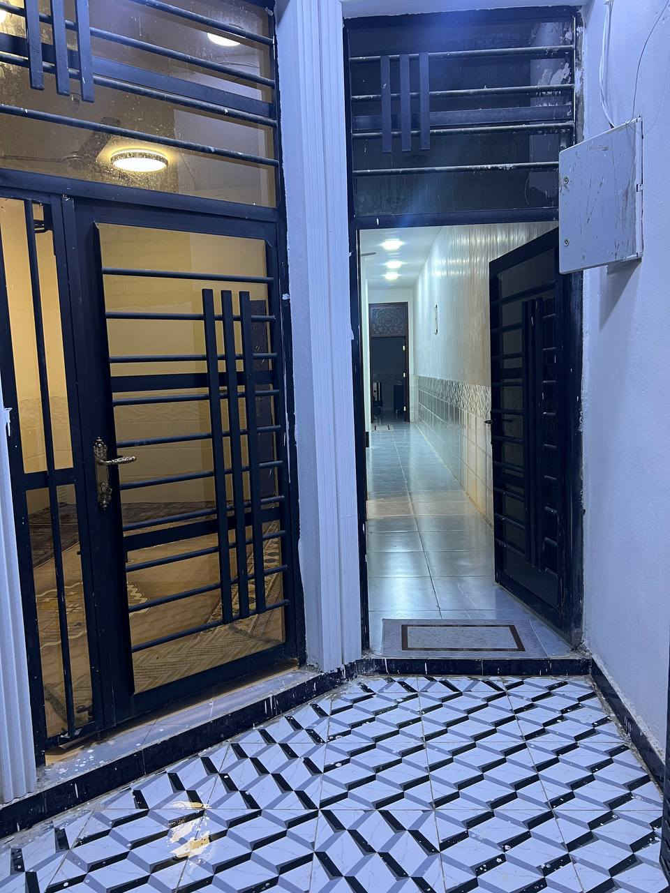 السلام عليكم ورحمه الله مشتمل طابو زراعي سند 25 باسمي مساحه 120 واجه 5 نزال 24 يحتوي علا غرفتين جاهز وبناء حديث قريب من شارع ميه يبعد عن الشارع العام تقريبا 150 متر اي ستفسار خاص او اتصال ***********
