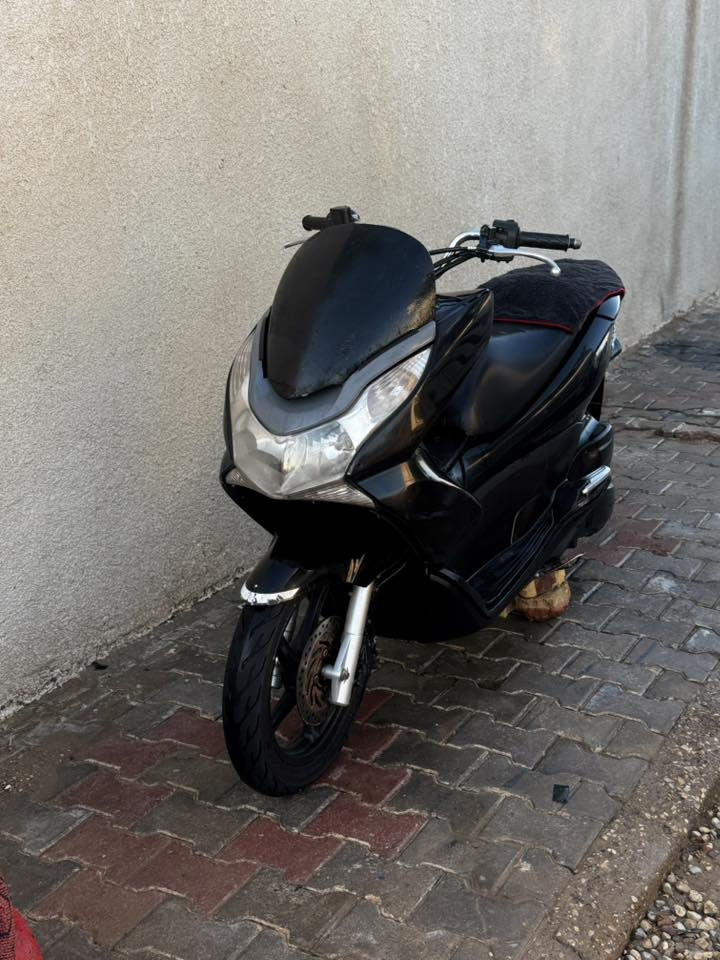 جيل اول بلاديه كفر اصلي بي شخوط قليله محرك بلاد كلهه بلاديه دراجه ناعمه نشطه فول حساس ازدحام حساس ستان كلهه شغاله نقصها بس ستان نص وياهه صالنصه رياضيه ومالتها البلاديه شادها بيهه *********** مكانها كوت سعر 1200 وبيها مجال للطيبين الشراي يشلع عيوني ويدلل
