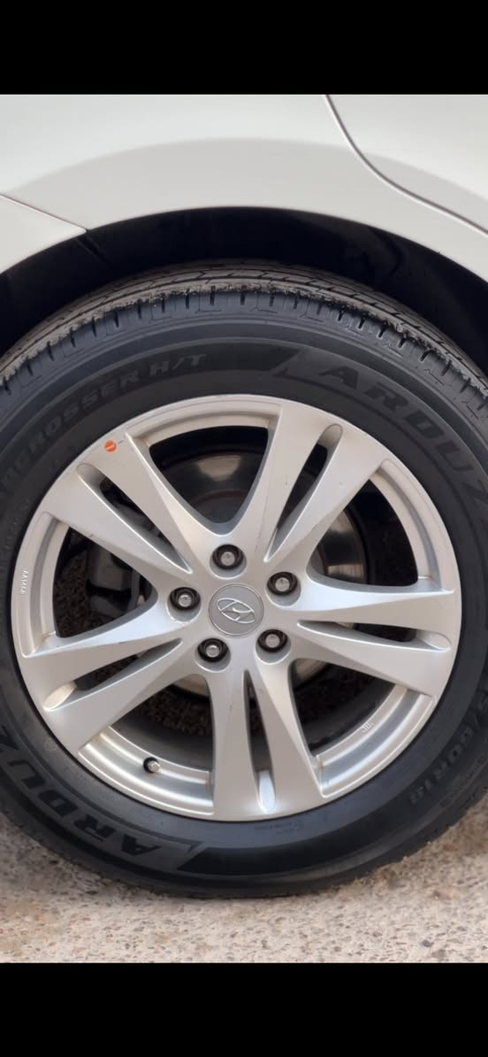 السلام عليكم هيونداي سنتافي
2012 الشركة العامه 
كفاله عامه من كل النواحي عده بارد بلجاملغ مال صدر فقط عدا ذلك كفاله عامه 
مواصفات السنتافي معروفه 
مري شفط 
جام كهرباء 
اشاير مري 
ثلاجه 
تبريد 3 قطع 
7 راكب 
شاشه 
تحكمات ستيرن 
تحكم المري كهرباء 
منضومه زنون 
باقي المواصفات معروفه ✅✅ 
ماشيه 158 كيلو حقيقي 
شرط ترايها مال زيرو 
بانزين كله محسن ودهن كله اصلي نضيفه جدا جدا السياره 
السعر 172 وبي مجال للشراي مكاني بغداد المشتل 
للاتصال على الارقام التاليه *********** 
***********
